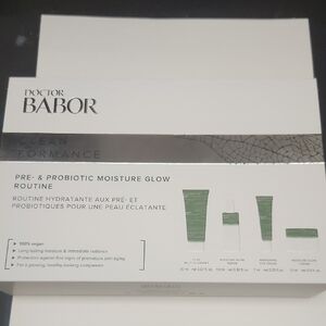 Cleanformance Pre- & Probiotic Moisture Glow Routine - White and Green